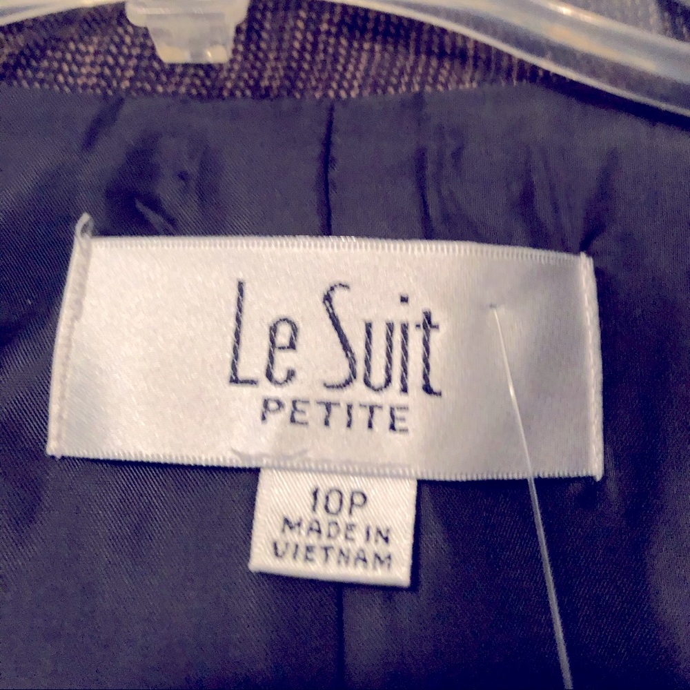 Le Suit Petite